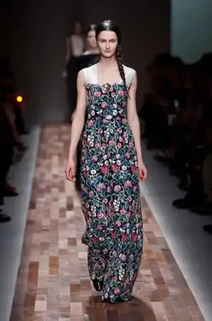 $valentino_sonbahar_kis_2013_2014_defilesi_modelleri_moda_koleksiyonu (61).webp