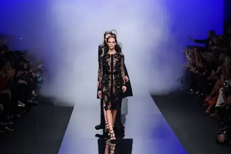 $elie_saab_sonbahar_kis_ 2013_2014_defilesi_modelleri_moda_koleksiyonu (45).webp