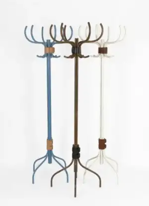 $anna-kraitz-for-kc3a4llemo_babe-coat-hanger_designgush-i.webp