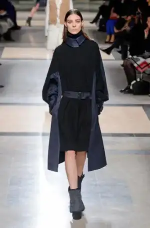 $sacai_sonbahar_kis_2013_2014_modelleri_defilesi_koleksiyonu (1).webp