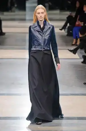 $sacai_sonbahar_kis_2013_2014_modelleri_defilesi_koleksiyonu (30).webp