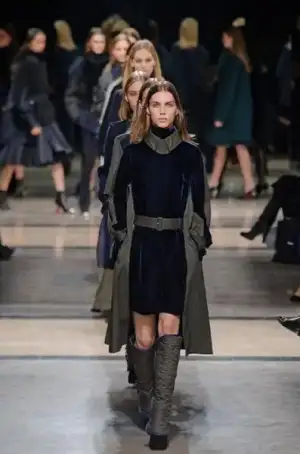 $sacai_sonbahar_kis_2013_2014_modelleri_defilesi_koleksiyonu (32).webp