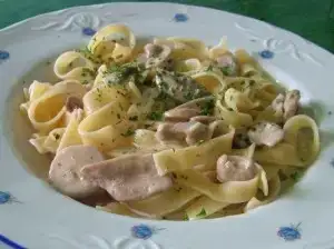 $fettucini-alfredo-.webp