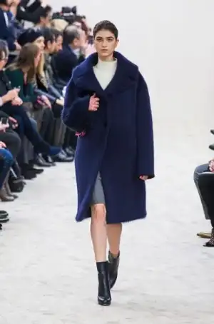 $celine_sonbahar_kis_2013_2014_defilesi_modelleri_koleksiyonu_elbise (7).webp