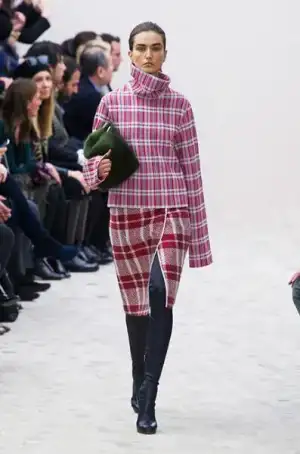 $celine_sonbahar_kis_2013_2014_defilesi_modelleri_koleksiyonu_elbise (13).webp