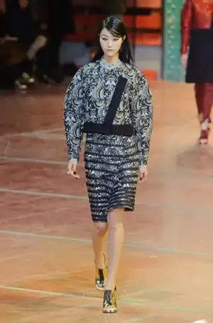$kenzo_sonbahar_kis_2013_2014_defilesi_modelleri_modasi (24).webp