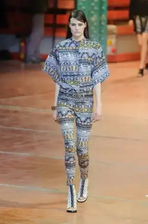 $kenzo_sonbahar_kis_2013_2014_defilesi_modelleri_modasi (29).webp