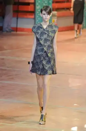 $kenzo_sonbahar_kis_2013_2014_defilesi_modelleri_modasi (39).webp