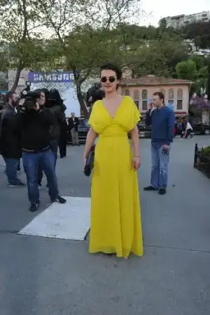 $ata demirer- &#246;zge borak d&#252;&#287;&#252;n-hande soral.webp