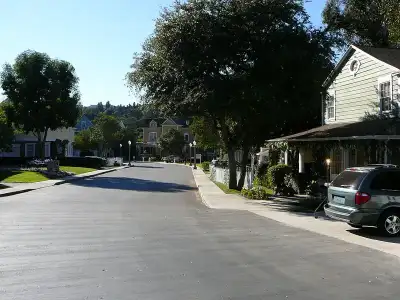 $800px-Wisteria_Lane_2006.webp