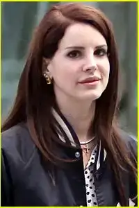 $lana-del-rey-heathrow-arrival.webp