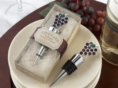 $Vineyard Select Üzüm Figürlü Krom Şişe Tıpası.webp $Vineyard Select Üzüm Figürlü Krom Şişe Tıpası.webp