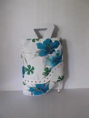 $beyaz &#231;i&#231;ekli1.webp