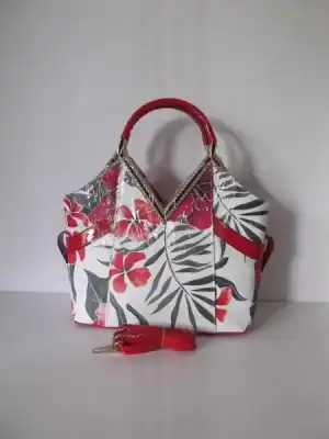 $k&#305;rm&#305;z&#305; &#231;i&#231;ekli1.webp