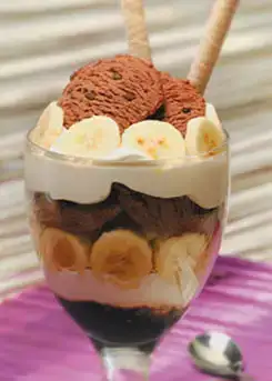 $cikolatali_dondurmali_sundae.webp