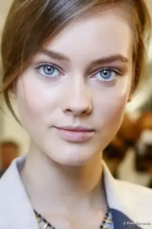 $13196-realisez-un-maquillage-nude-en-500x0-2.webp $13196-realisez-un-maquillage-nude-en-500x0-2.webp