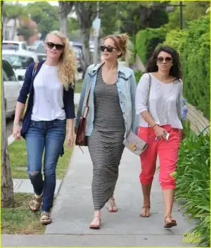 $jennifer-lawrence-santa-monica-pals-11.webp