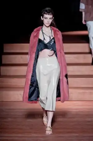 $defile-miumiu-printemps-ete-2013-madame-figaro-20.webp