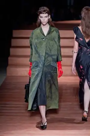 $defile-miumiu-printemps-ete-2013-madame-figaro-27.webp