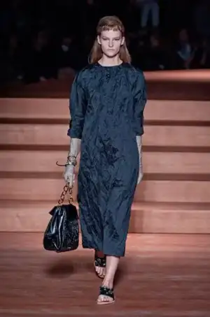 $defile-miumiu-printemps-ete-2013-madame-figaro-36.webp