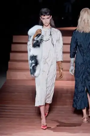 $defile-miumiu-printemps-ete-2013-madame-figaro-39.webp