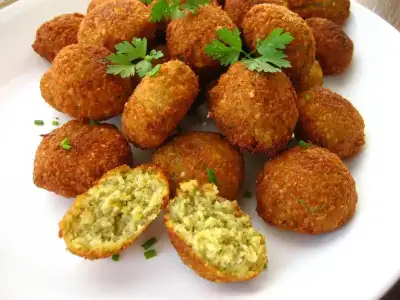 $falafel,pickled turnipscarrot 055.webp