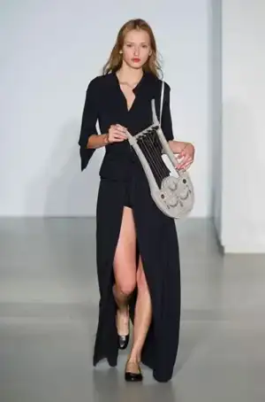 $Agnes_b_2013_ilkbahar_yaz_defilesi (29).webp