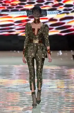 $alexander_mcqueen_2013_ilkbahar_yaz (1).webp