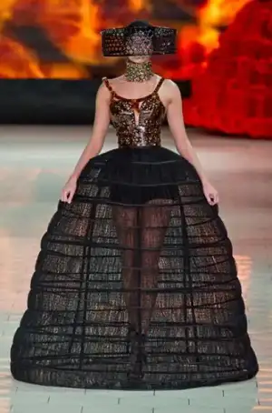 $alexander_mcqueen_2013_ilkbahar_yaz (9).webp