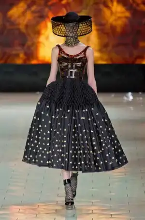 $alexander_mcqueen_2013_ilkbahar_yaz (13).webp