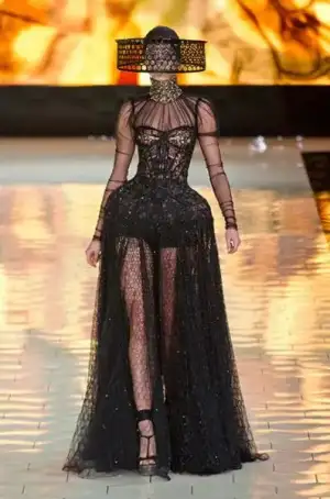 $alexander_mcqueen_2013_ilkbahar_yaz (14).webp