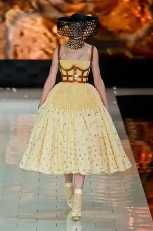 $alexander_mcqueen_2013_ilkbahar_yaz (19).webp