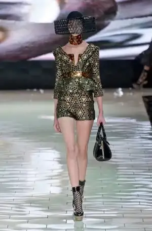 $alexander_mcqueen_2013_ilkbahar_yaz (23).webp