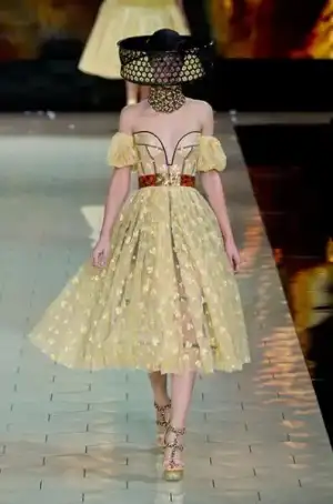 $alexander_mcqueen_2013_ilkbahar_yaz (29).webp