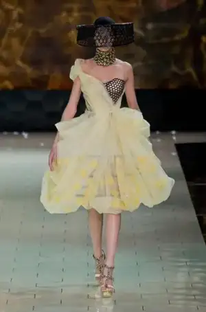 $alexander_mcqueen_2013_ilkbahar_yaz (33).webp