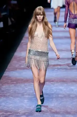 $paco_rabanne_ilkbahar_yaz_2013_defilesi (19).webp