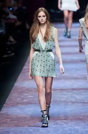 $paco_rabanne_ilkbahar_yaz_2013_defilesi (22).webp
