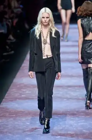 $paco_rabanne_ilkbahar_yaz_2013_defilesi (24).webp