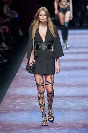 $paco_rabanne_ilkbahar_yaz_2013_defilesi (27).webp