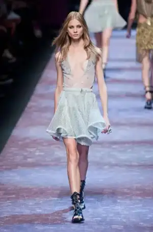 $paco_rabanne_ilkbahar_yaz_2013_defilesi (37).webp