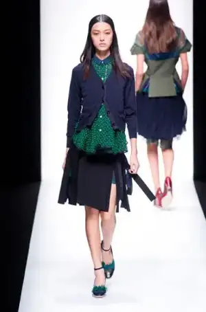 $sacai_ilkbahar_kis_2013_defile_moda_elbise_modelleri (3).webp