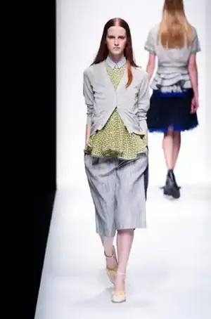 $sacai_ilkbahar_kis_2013_defile_moda_elbise_modelleri (13).webp