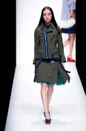$sacai_ilkbahar_kis_2013_defile_moda_elbise_modelleri (15).webp