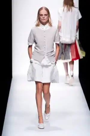 $sacai_ilkbahar_kis_2013_defile_moda_elbise_modelleri (16).webp