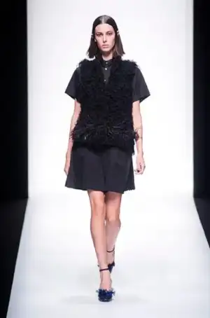 $sacai_ilkbahar_kis_2013_defile_moda_elbise_modelleri (24).webp