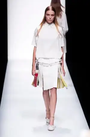 $sacai_ilkbahar_kis_2013_defile_moda_elbise_modelleri (27).webp