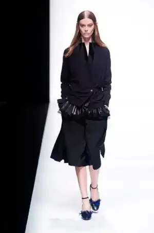 $sacai_ilkbahar_kis_2013_defile_moda_elbise_modelleri (32).webp
