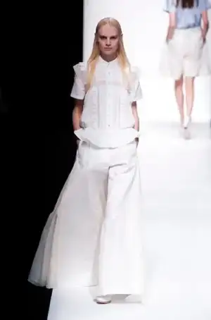 $sacai_ilkbahar_kis_2013_defile_moda_elbise_modelleri (33).webp