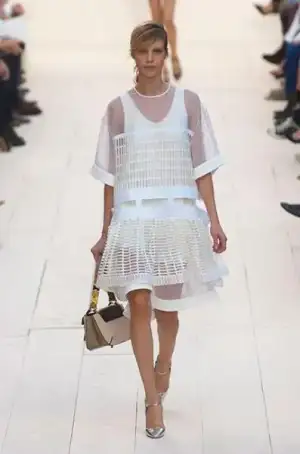 $chloe_ilkbahar_yaz_2013_defilesi_moda_elbise (2).webp