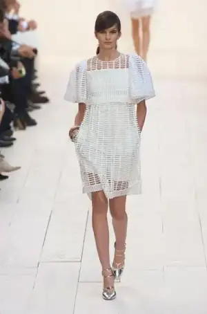 $chloe_ilkbahar_yaz_2013_defilesi_moda_elbise (4).webp